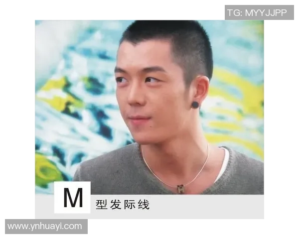 足球场上的M字发际线明星们如何影响时尚与自信的双重魅力