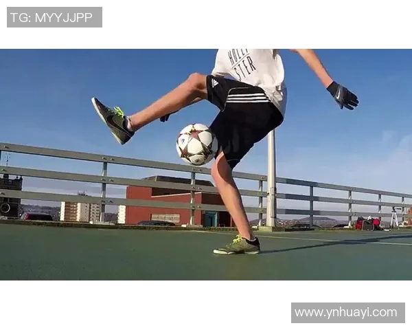 足球明星的炫酷花式踢球技巧解析与精彩瞬间回顾