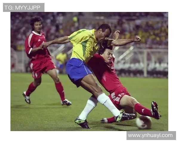 银发长发的足球明星们在绿茵场上展现风采与魅力的故事