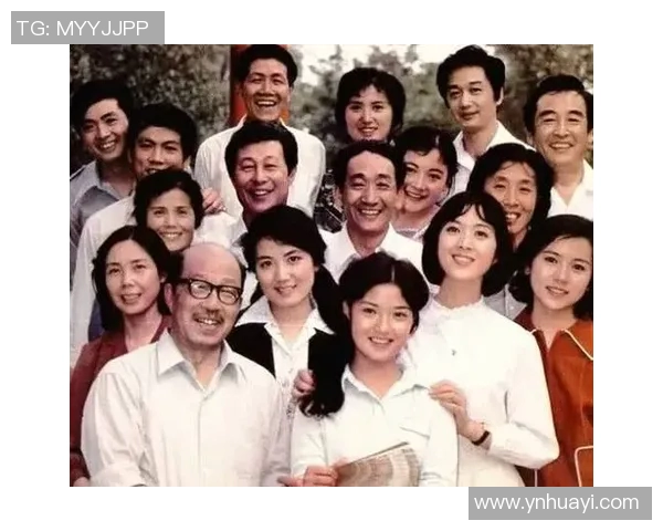 足球明星与美女合影时刻展现魅力与风采的精彩瞬间 足球明星与美女合影时刻展现魅力与风采的精彩瞬间